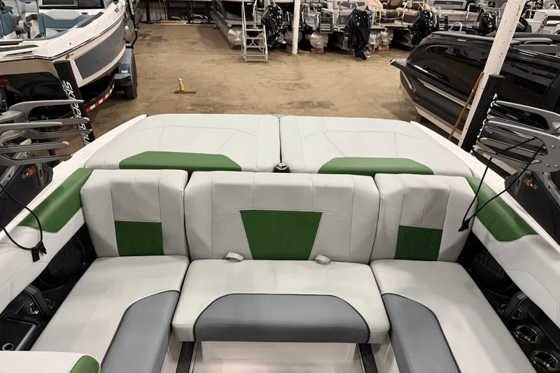 Slide: The Image of Malibu Wakesetter 20 VTX 2023 - 20