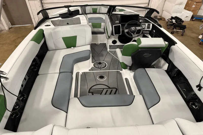 Slide: The Image of Malibu Wakesetter 20 VTX 2023 - 21