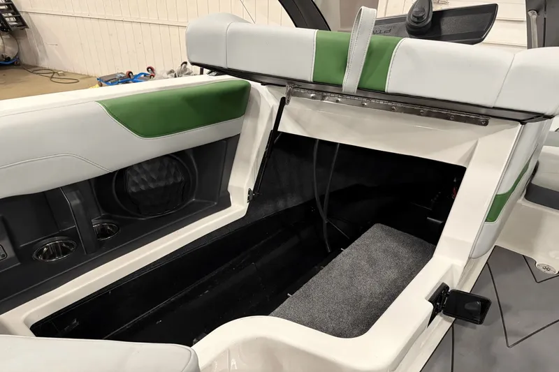 Slide: The Image of Malibu Wakesetter 20 VTX 2023 - 28