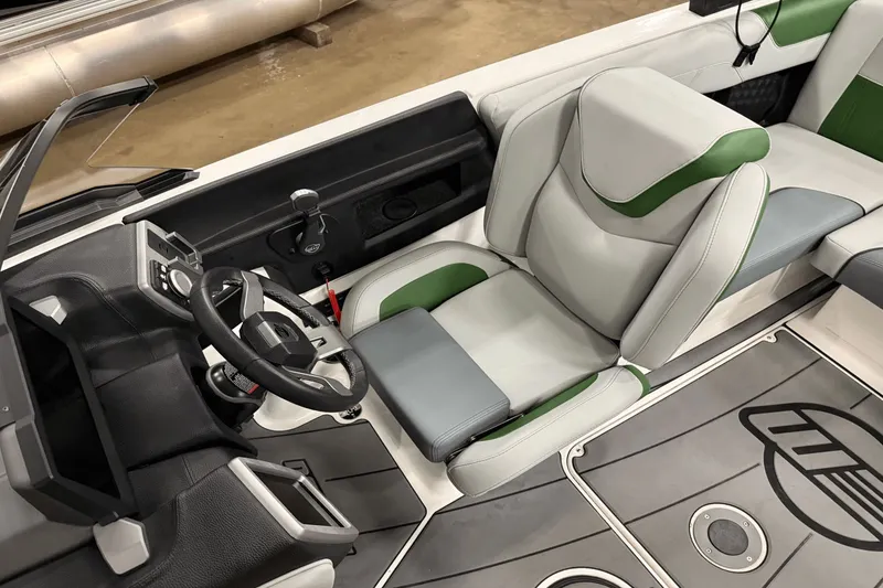Slide: The Image of Malibu Wakesetter 20 VTX 2023 - 8