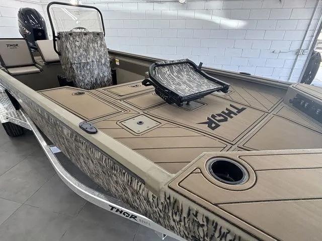 Slide: The Image of Thor LH1900CC w/ BayStar Steering Elite Package-Mo 2026 - 12