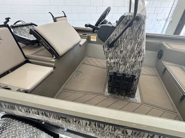 Slide: The Image of Thor LH1900CC w/ BayStar Steering Elite Package-Mo 2026 - 13