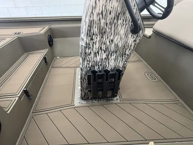 Slide: The Image of Thor LH1900CC w/ BayStar Steering Elite Package-Mo 2026 - 16