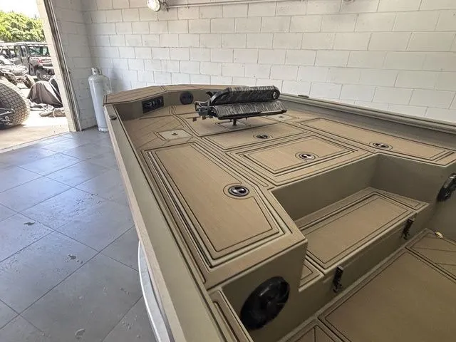 Slide: The Image of Thor LH1900CC w/ BayStar Steering Elite Package-Mo 2026 - 18