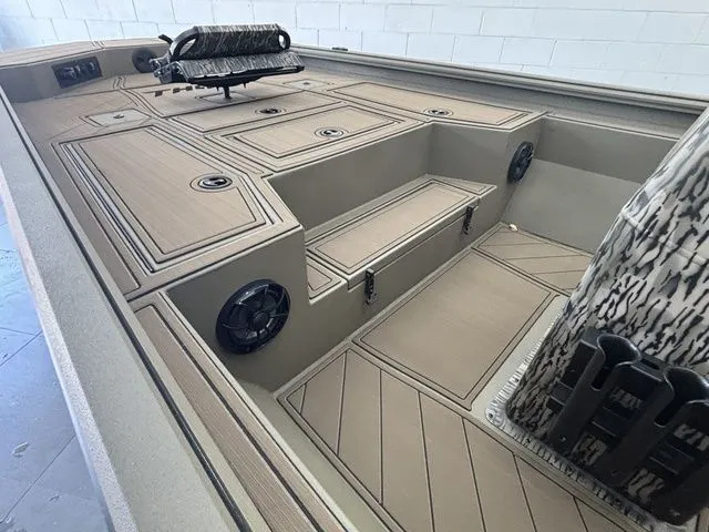 Slide: The Image of Thor LH1900CC w/ BayStar Steering Elite Package-Mo 2026 - 19