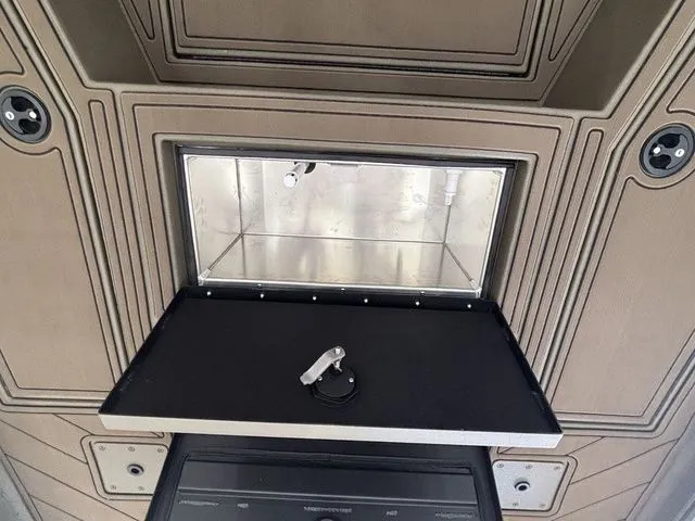 Slide: The Image of Thor LH1900CC w/ BayStar Steering Elite Package-Mo 2026 - 26