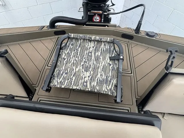 Slide: The Image of Thor LH1900CC w/ BayStar Steering Elite Package-Mo 2026 - 28