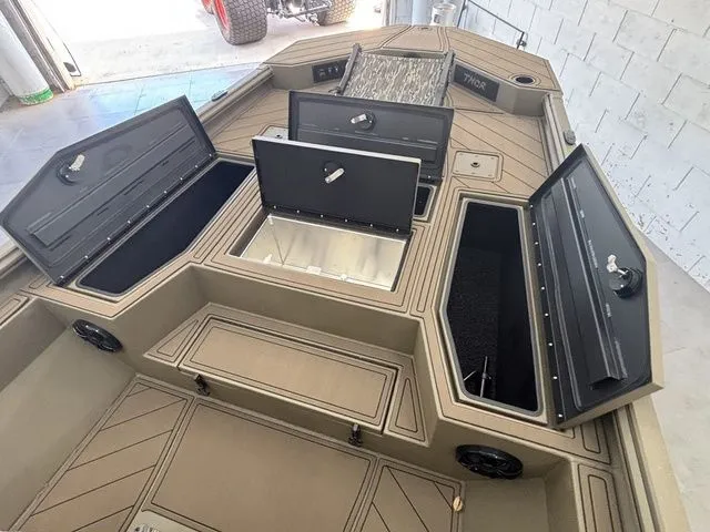 Slide: The Image of Thor LH1900CC w/ BayStar Steering Elite Package-Mo 2026 - 30