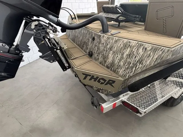 Slide: The Image of Thor LH1900CC w/ BayStar Steering Elite Package-Mo 2026 - 31