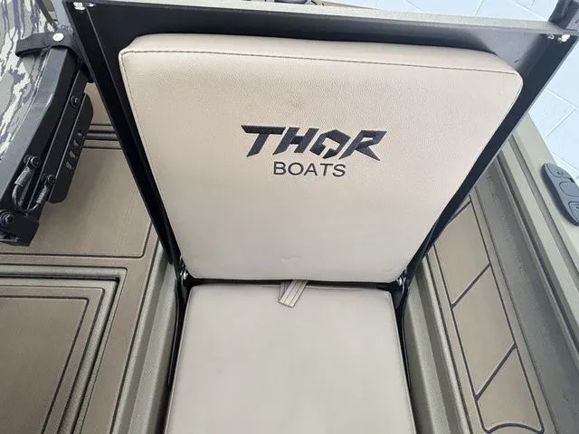 Slide: The Image of Thor LH1900CC w/ BayStar Steering Elite Package-Mo 2026 - 33