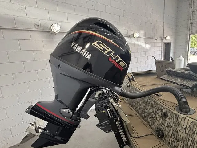 Slide: The Image of Thor LH1900CC w/ BayStar Steering Elite Package-Mo 2026 - 36