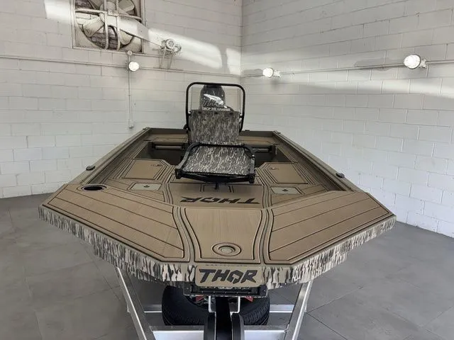 Slide: The Image of Thor LH1900CC w/ BayStar Steering Elite Package-Mo 2026 - 4