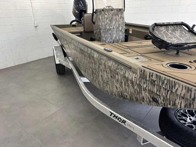 Slide: The Image of Thor LH1900CC w/ BayStar Steering Elite Package-Mo 2026 - 7