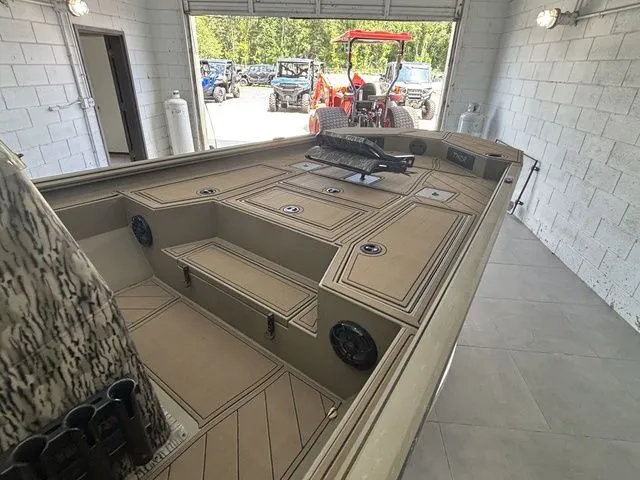 Slide: The Image of Thor LH1900CC w/ BayStar Steering Elite Package-Mo 2026 - 8