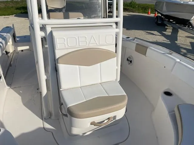 Slide: The Image of 2016 Robalo 2220 Center Console boat with beige and white seating. - 15