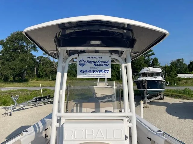 Slide: The Image of 2016 Robalo 2220 Center Console boat at Bogue Sound Boats Inc. dealership. - 7