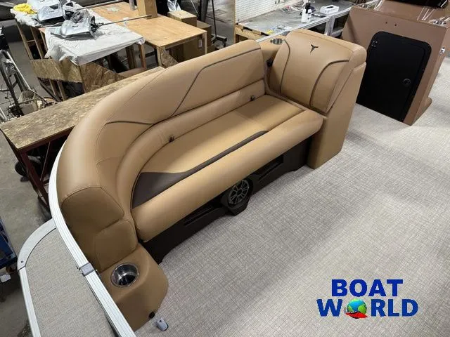 Slide: The Image of Tahoe Sport 2385 Rear Fish & Honda 4-Stroke EFI 2026 - 8