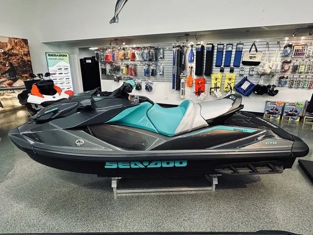Slide: The Image of Sea-Doo GTR™ 230 IBR 2025 - 4
