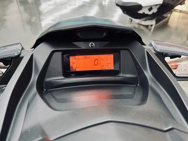 Slide: The Image of Sea-Doo GTR™ 230 IBR 2025 - 6