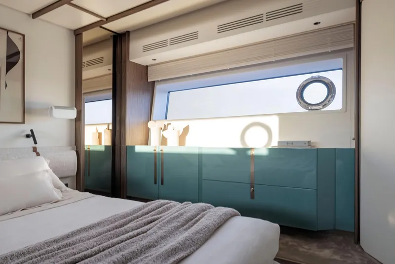 Slide: The Image of Azimut Fly 72 2026 - 55