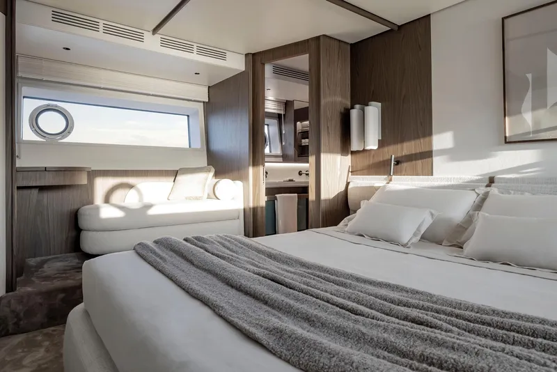 Slide: The Image of Azimut Fly 72 2026 - 56