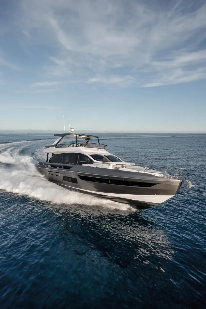 Slide: The Image of Azimut Fly 72 2026 - 64