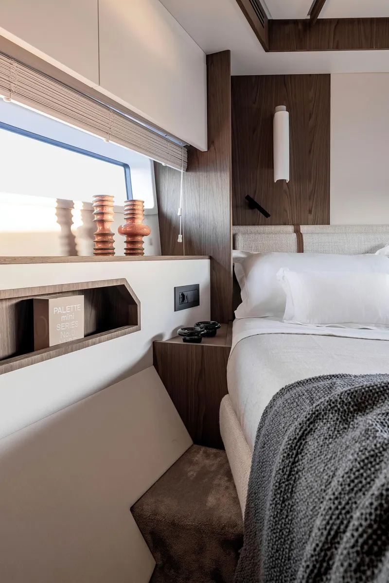 Slide: The Image of Azimut Fly 72 2026 - 74