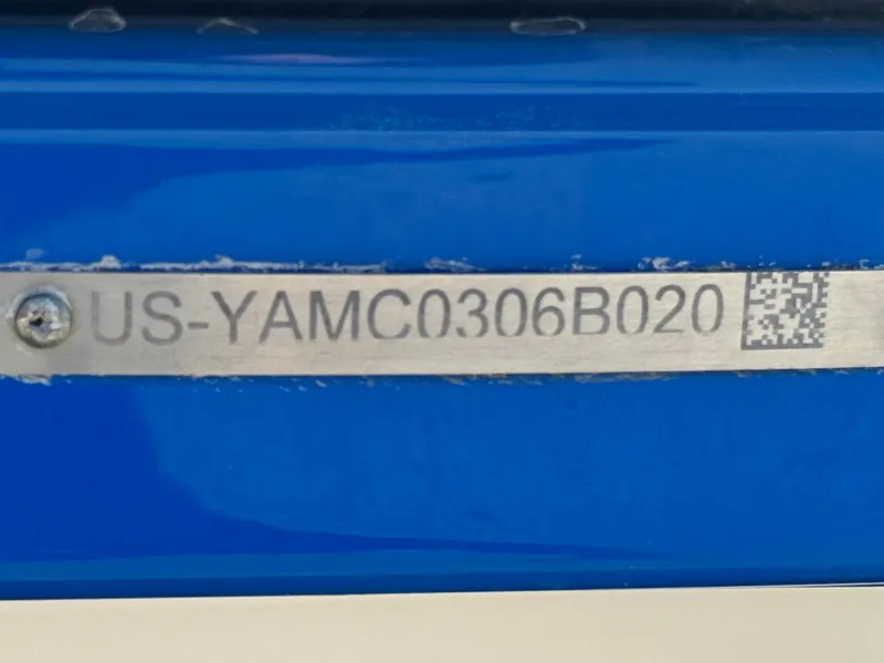 Slide: The Image of 2020 Yamaha Boats AR195 identification plate with serial number and QR code. - 29