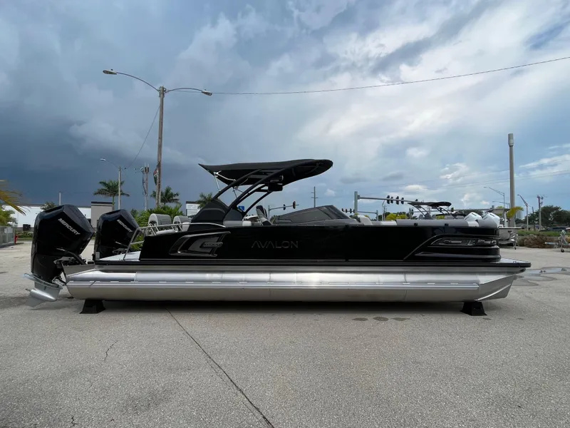 Slide: The Image of 2026 Avalon 2785 Excalibur LTD boat with twin Mercury 400hp V-10 engines, side view. - 4
