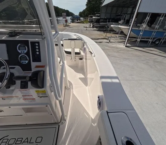 Slide: The Image of Robalo R200 In stock trailer included 2026 - 17