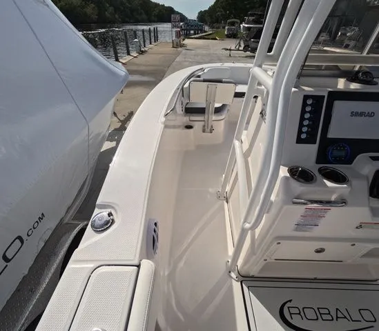 Slide: The Image of Robalo R200 In stock trailer included 2026 - 18