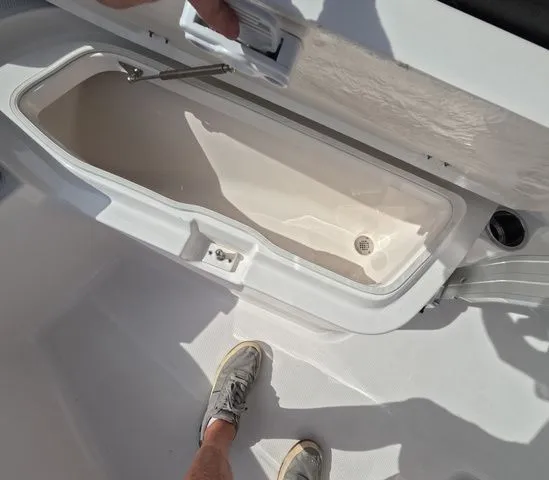 Slide: The Image of Robalo R200 In stock trailer included 2026 - 20