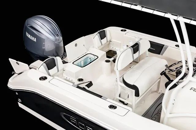 Slide: The Image of Robalo R200 In stock trailer included 2026 - 4
