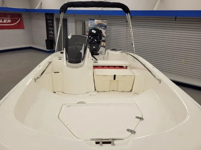 Slide: The Image of Boston Whaler 160 Super Sport 2025 - 10