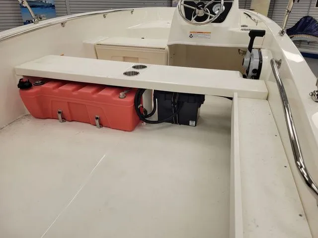 Slide: The Image of Boston Whaler 160 Super Sport 2025 - 7