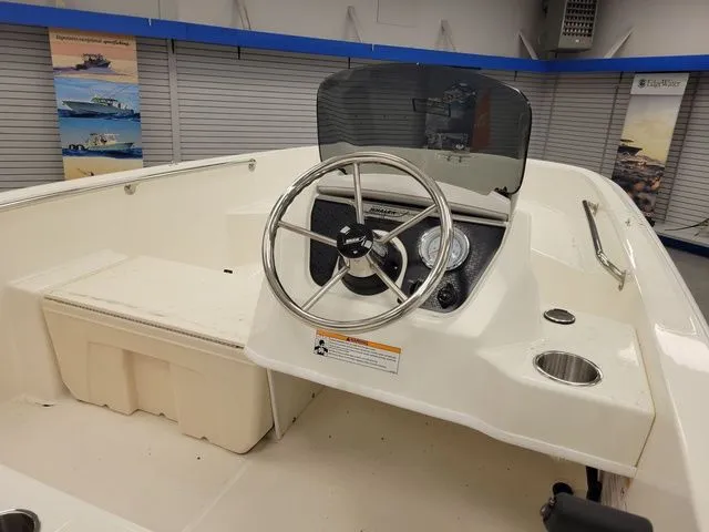 Slide: The Image of Boston Whaler 160 Super Sport 2025 - 8