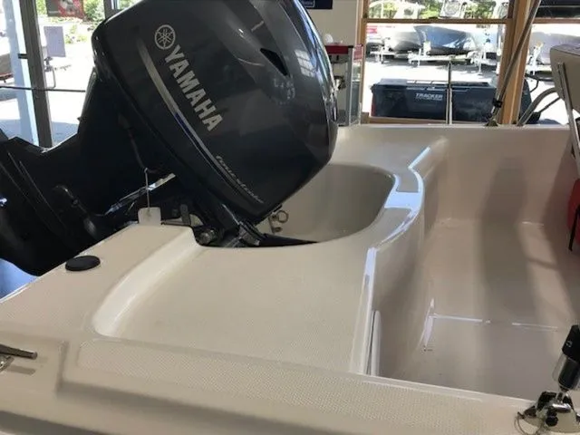 Slide: The Image of Edgewater 158CS 2025 - 8