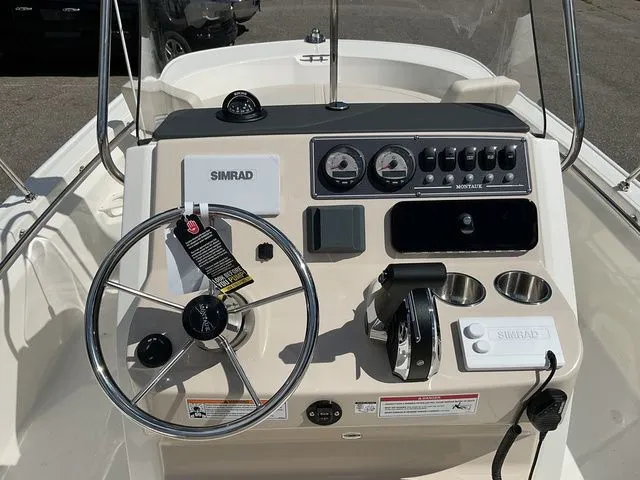 Slide: The Image of Boston Whaler 210 Montauk 2025 - 11