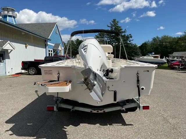 Slide: The Image of Boston Whaler 210 Montauk 2025 - 5