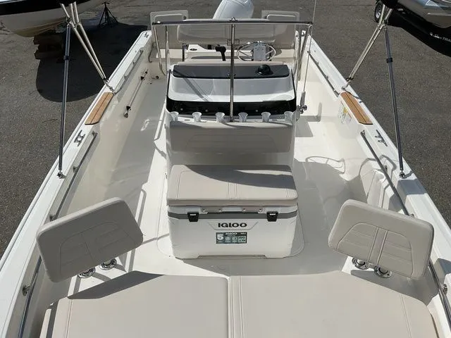 Slide: The Image of Boston Whaler 210 Montauk 2025 - 9