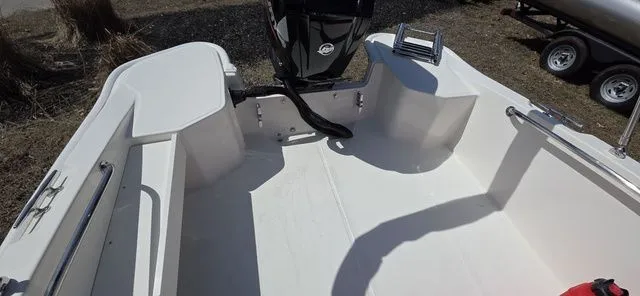 Slide: The Image of Boston Whaler 160 Super Sport 2025 - 4