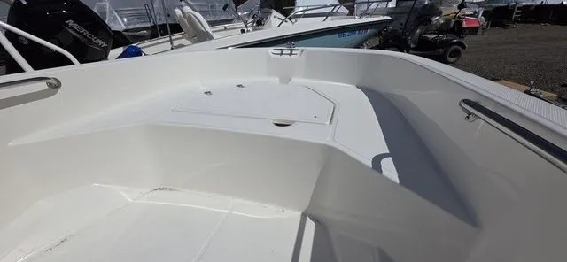 Slide: The Image of Boston Whaler 160 Super Sport 2025 - 5