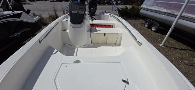 Slide: The Image of Boston Whaler 160 Super Sport 2025 - 6