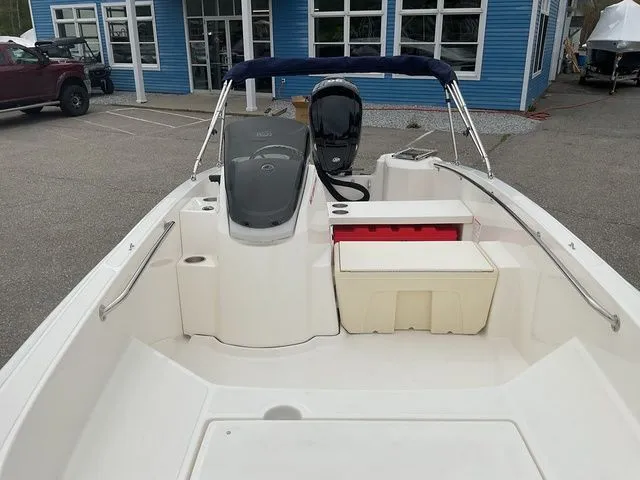 Slide: The Image of Boston Whaler 160 Super Sport 2025 - 9
