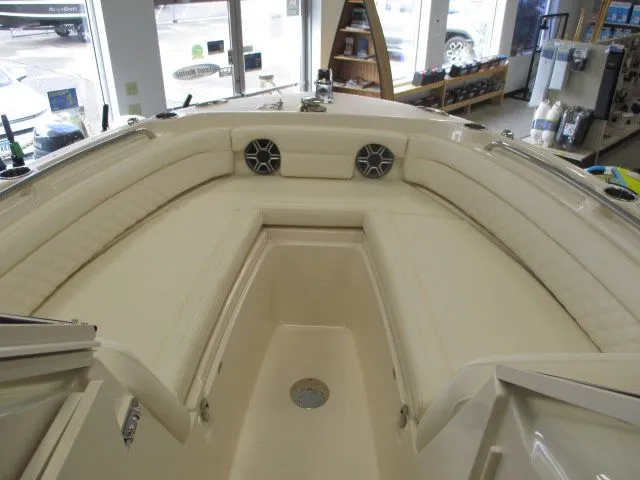 Slide: The Image of Grady-White Freedom 235 2026 - 10