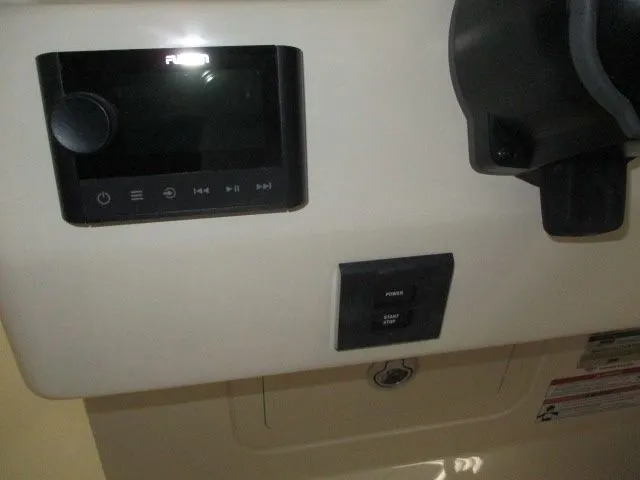 Slide: The Image of Grady-White Freedom 235 2026 - 19