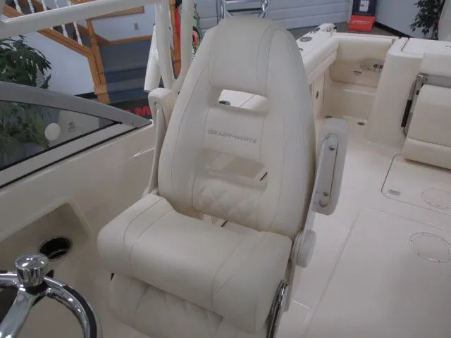 Slide: The Image of Grady-White Freedom 235 2026 - 20