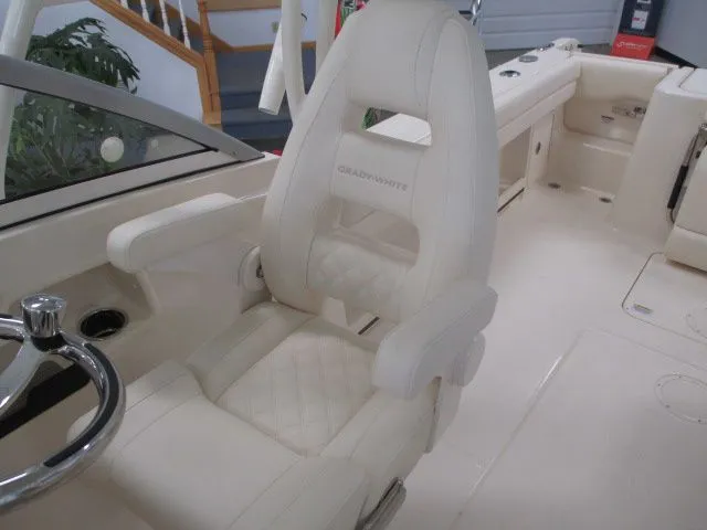 Slide: The Image of Grady-White Freedom 235 2026 - 21