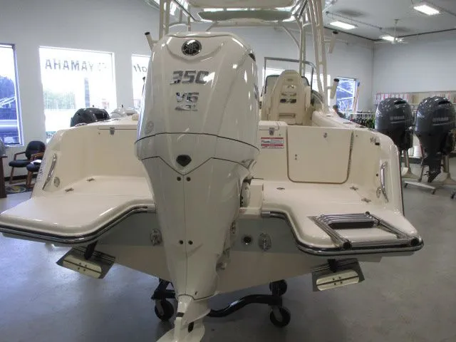 Slide: The Image of Grady-White Freedom 235 2026 - 3