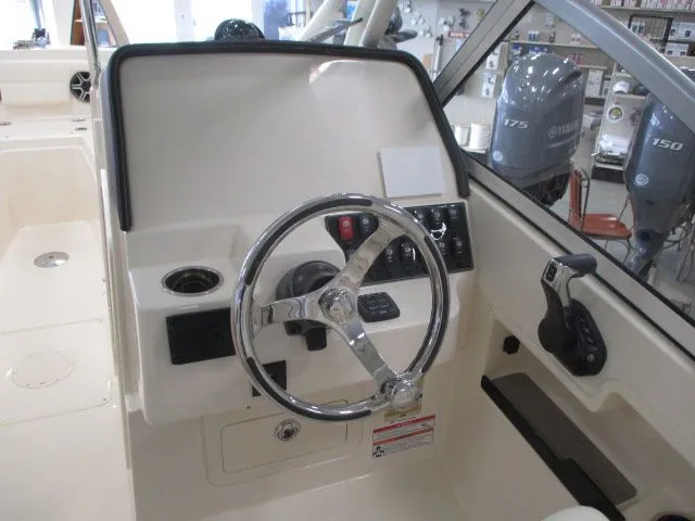 Slide: The Image of Grady-White Freedom 235 2026 - 5